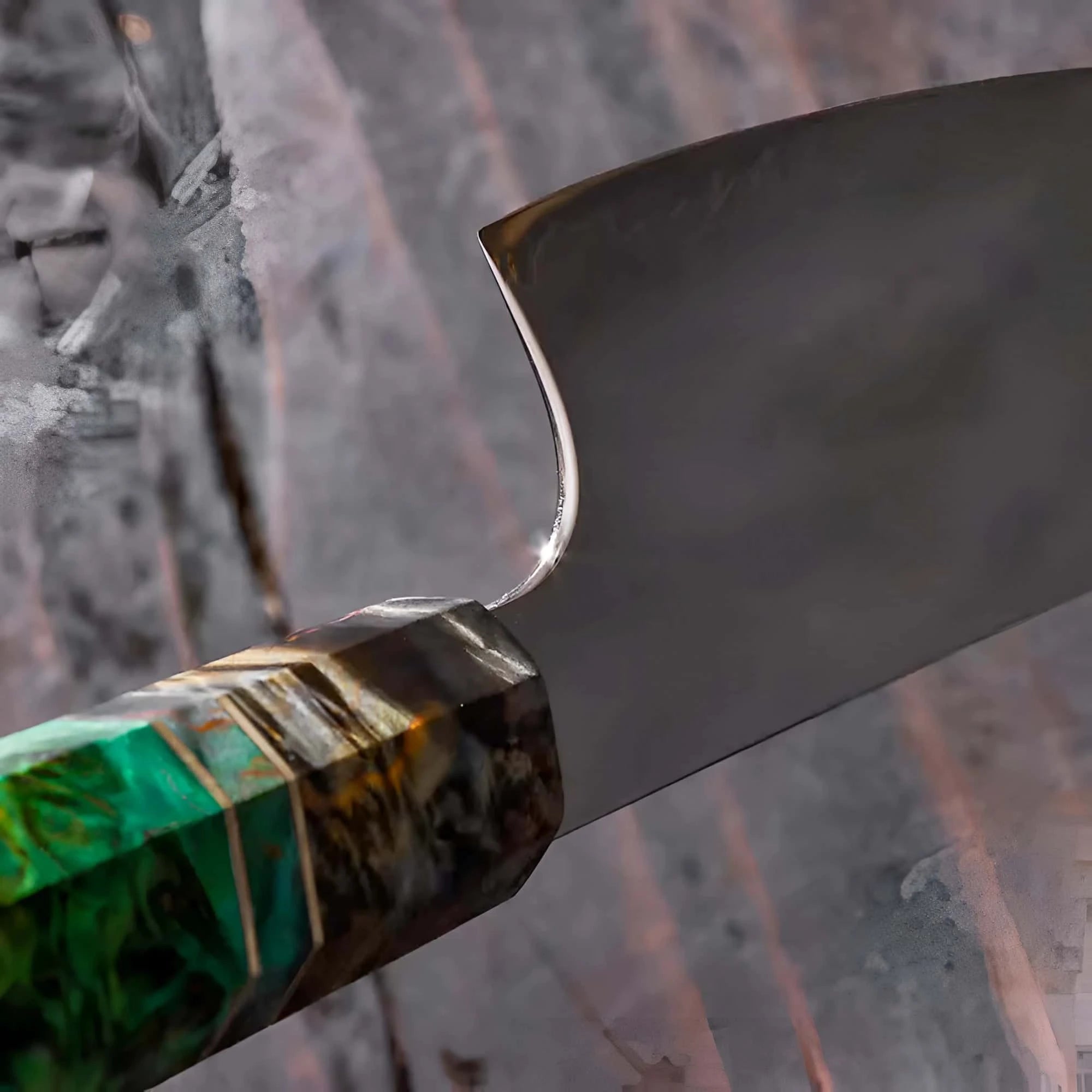 Cuțit Japonez Profesional Koken – Oțel Damasc VG10 cu 67 de straturi, duritatea 60-62 HRC, lamă de 20 cm cu conținut ridicat de carbon Full Tang, mâner realizat manual din material epoxidic, ideal pentru bucătari profesioniști, Verde/Maro