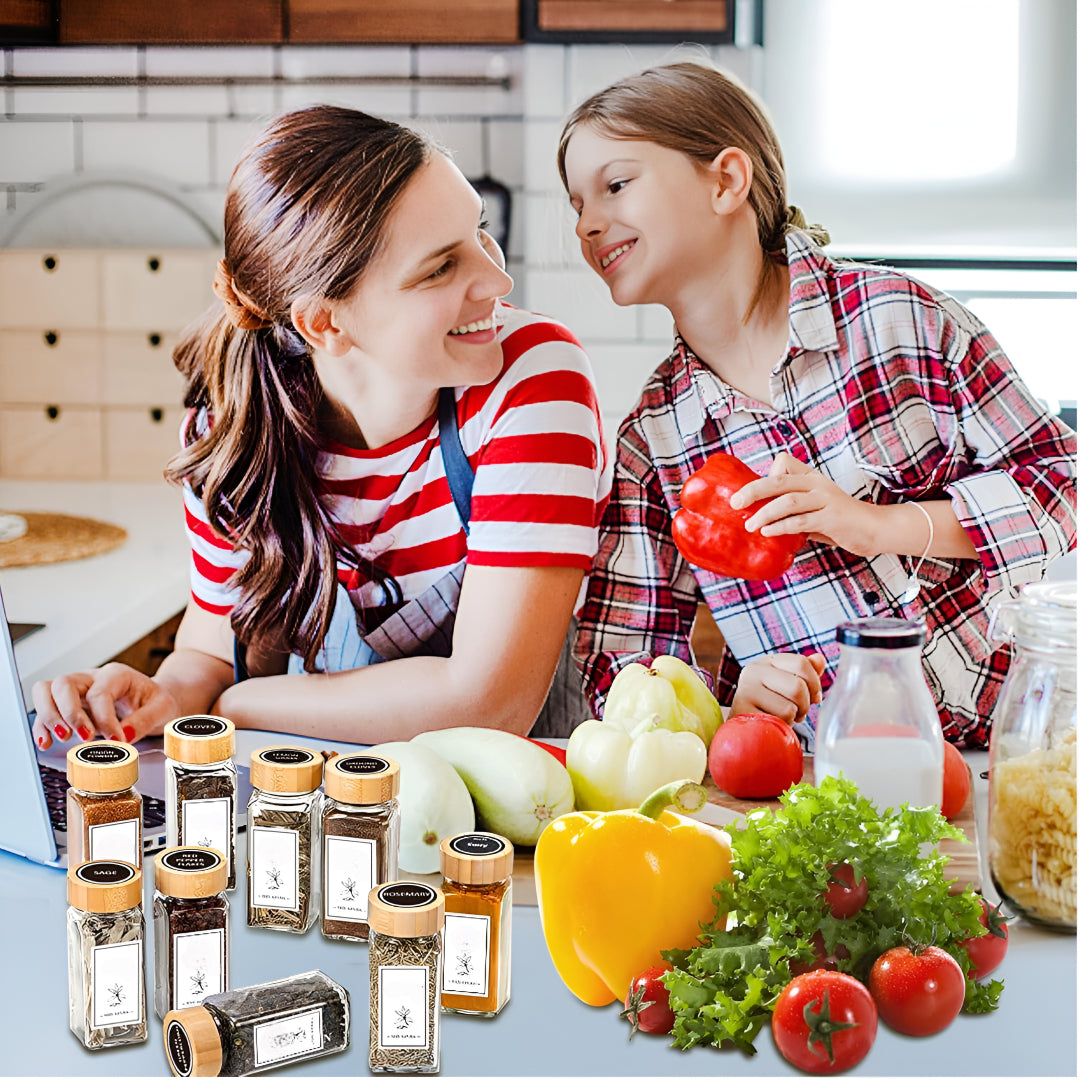 Set recipiente pentru condimente Koken depozitare condimente, organizator condimente din 24 sticlute cu capace de dozaj de 120 ml, borcane condimente, perie, palnie, etichete si marker, capac etans din bambus, Transparent